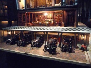 queen-mary-dolls-house-garage 