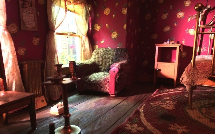 nutshell-glessner-crime-scene-red-bedroom-diorama